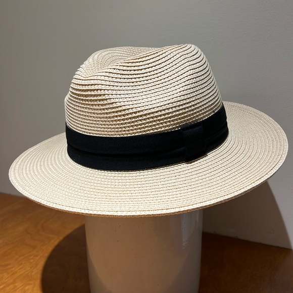 Solar Escape UV Casual Fedora (Wheat) One Size Adjustable
Drawstring - Picture 1 of 6